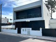 Moradia T4 Aroeira com piscina aquecida e zona barbecue