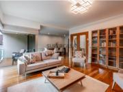 Moradia T4, arquitetura contemporânea e óptimas áreas a...