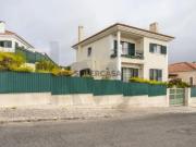 Moradia T4 Caxias com Jardim e Garagem