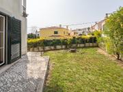 Moradia T4 Caxias com Jardim e Garagem