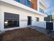 Moradia T4 com 3 Suítes, Garagem e Pérgula de...