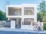 Moradia T4 com 3 Suítes, Jardim e Piscina, no Pinhal...