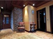 Moradia T4 com 4 frentes, terreno e jardim gueda