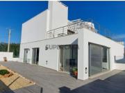 Moradia Moderna T4 com Garagem, Jardim e Licença para...