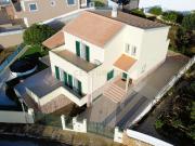 Moradia T4 com Cave e Amplos Espaços Exteriores –...