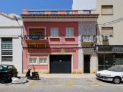 Moradia T4 com Enorme Armazém Garagem na zona Ribeirinha...