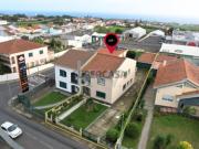 Moradia T4 com entrada e garagem na Freguesia de...