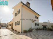 Moradia T4 com espaço exterior em Esgueira