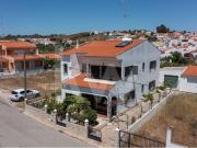 Moradia T4 com Garagem e Amplo Terreno no Monte Francisco