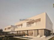 Moradia T4 com Garagem Fechada em Oliveirinha