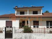 Moradia T4 com garagem, no centro de Pataias com uma...