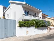 Moradia renovada, na Alto da Parede, a 5min da praia,...
