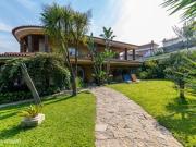 MORADIA T4 com jardim, 3 frentes em Bairros Castelo de Paiva