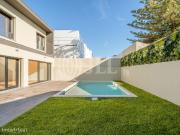 Moradia T4 com jardim e piscina, em Sassoeiros, Cascais