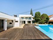 Moradia T4 com jardim e piscina situada na margem da Ria...