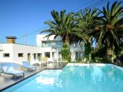 Moradia T4 com jardim e piscina situada na margem da Ria...