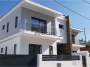 Moradia T4 com jardim Foros de Amora