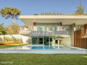 Moradia T4 com piscina e estacionamento, em Cascais
