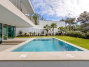 Moradia T4, com piscina e estacionamento, em Cascais