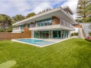 Moradia T4, com piscina e estacionamento, em Cascais