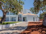 Moradia T4 com piscina e garagem em Estoi, Faro, Algarve