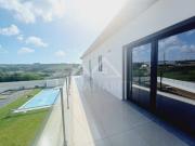 Moradia T4 com piscina e jardim na Lourinha