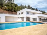 Moradia T4 com piscina e vista mar, na Baía de Sesimbra