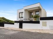 Moradia T4 com piscina e vista panorâmica em São João da...