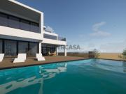 Moradia T4 com piscina em zona tranquila de Tavira, Algarve