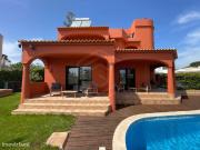 Moradia T4 com piscina em zona tranquila de Vilamoura,...