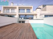 Moradia T4 com piscina na Praia da Barra