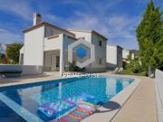 Moradia T5 com piscina na Quinta do Hilário 355m²...