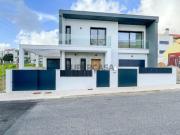 Moradia T4 com Piscina e Garagem Santa Iria de Azoia...