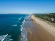 Moradia T4, com piscina, situada na Aroeira