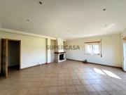 Moradia T4 com quintal, barbecue e garagem