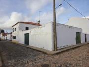 Moradia T4 com quintal garagem e anexos Torrão