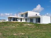 Moradia T4 com vista mar em São Bernardino