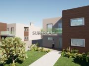 Moradia T4 Contemporânea com 4 Suites e Piscina, em...