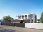 Moradia T4 de Arquitectura Moderna em Aradas Aveiro