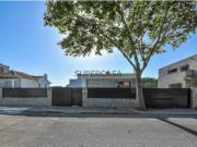 Moradia T4 de design moderno e minimalista, no Monte...