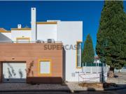 Moradia T4, de gaveto, com piscina em Vila Nova de Cacela
