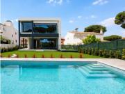 Moradia T4 de Luxo com Piscina em Primeira Linha de...