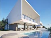 Moradia T4 de Luxo com piscina, garagem e vista mar