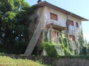 Moradia T4 e 2 lotes de terreno no centro de Albergaria...