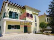 Moradia T4 e lote de 810 m2 localizados em Peral Cadaval Moradia T4 e lote de 810 m2 localizados em Peral Cadaval