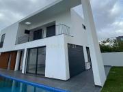 Moradia T4 em Carcavelos com Piscina