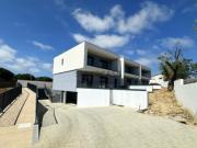 Moradia T4 em condomínio, com piscina privada