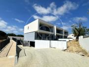 Moradia T4 em condomínio, com piscina privada