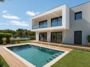 Moradia T4 em condomínio, com piscina privada