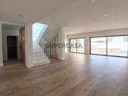 Moradia T4 em Condomínio Exclusivo | Fanqueiro, Loures